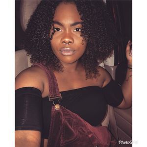 Meet your Posher, Kinisha